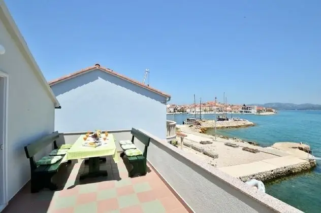 Apart Daire (Denko - right on the beach - A1(6+2))
