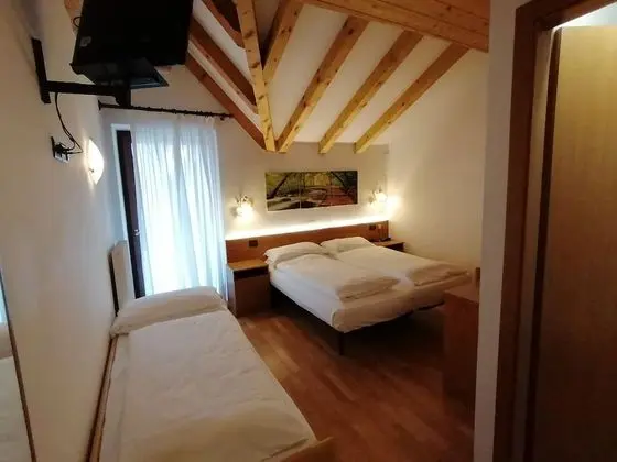 Üç Kişilik Oda