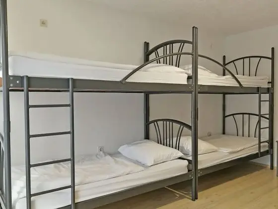 Economy Ortak Ranzalı Oda, Birden Çok Yatak (4)