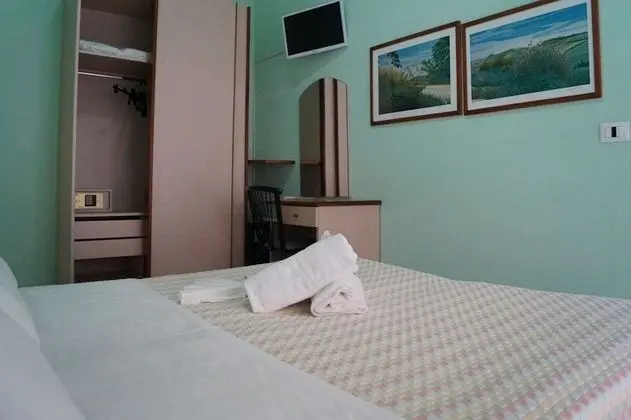 Büyük Yataklı Tek Kişilik Oda