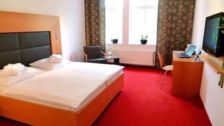 Design Büyük Yataklı Tek Kişilik Oda