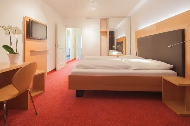 Design Büyük Yataklı Tek Kişilik Oda