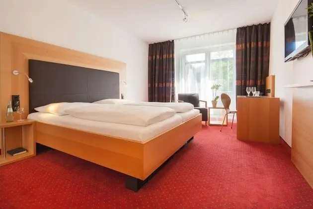 Design Büyük Yataklı Tek Kişilik Oda