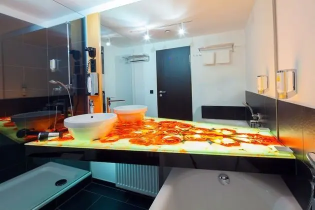 Design Tek Büyük Yataklı Oda