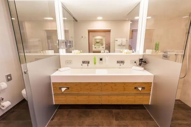 Junior Süit, Göl Manzaralı