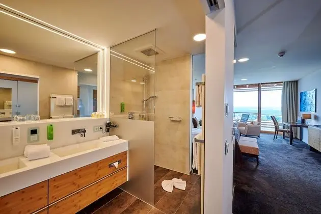 Junior Süit, Göl Manzaralı