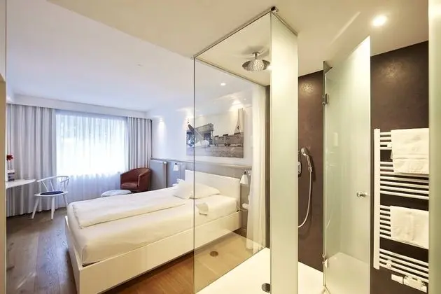 Basic Oda, 1 Büyük (Queen) Boy Yatak