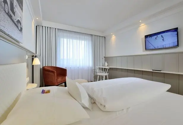 Basic Oda, 1 Büyük (Queen) Boy Yatak