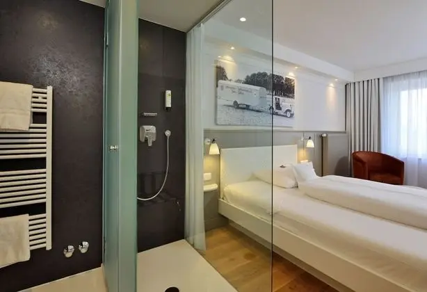 Basic Oda, 1 Büyük (Queen) Boy Yatak