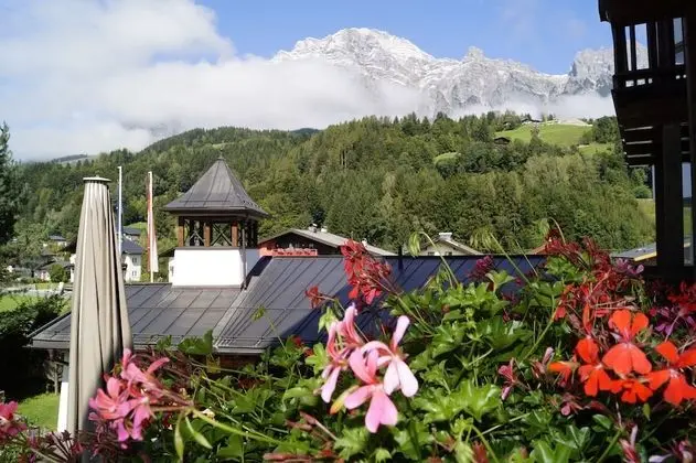 Tek Büyük Yataklı Oda, Balkon, Dağ Manzaralı
