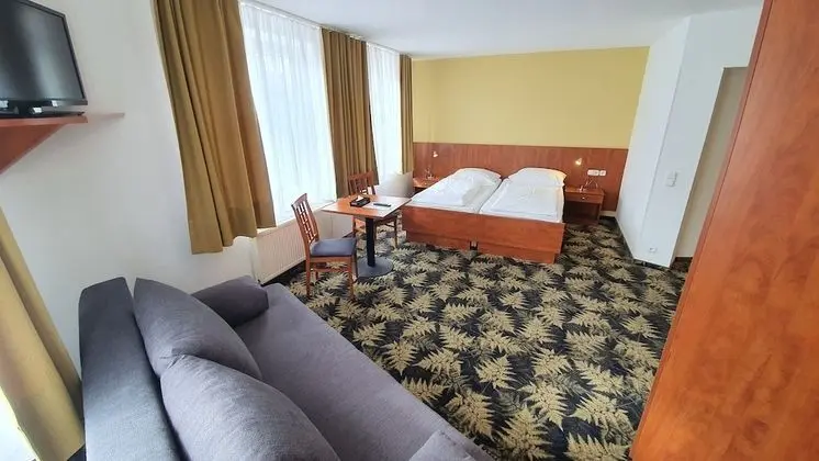 Classic Tek Büyük Yataklı Oda