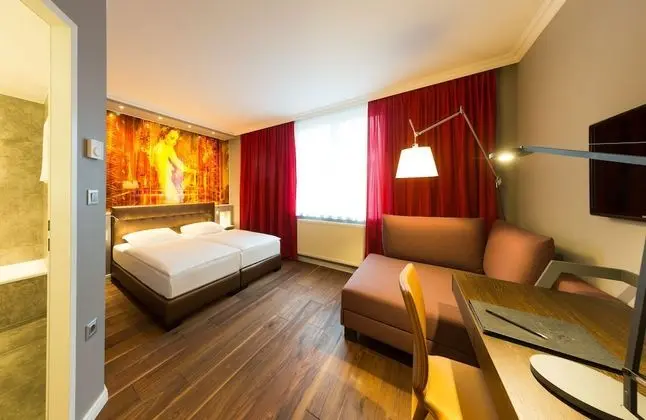 Deluxe Üç Kişilik Oda, Bahçe Manzaralı