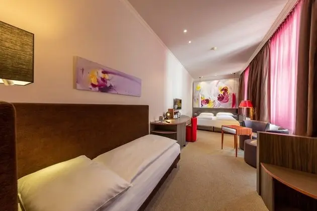 Deluxe Üç Kişilik Oda, Bahçe Manzaralı