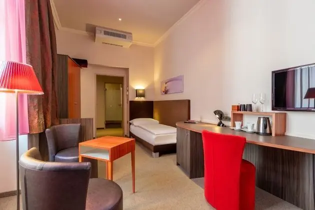 Deluxe Üç Kişilik Oda, Bahçe Manzaralı