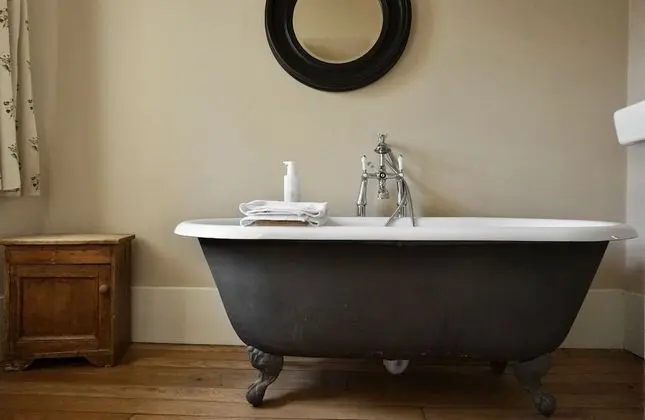 Tek Büyük Yataklı Oda (Roll Top Bath)