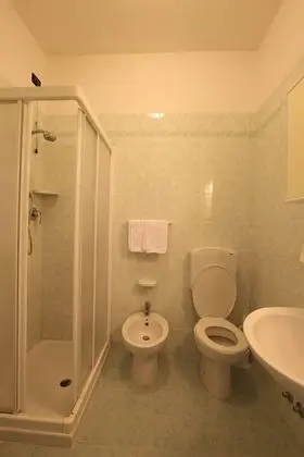 Standard Tek Büyük veya İki Ayrı Yataklı Oda, Kısmi Deniz Manzaralı