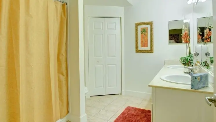 Classic 3 Bedroom Villa with Pool Access