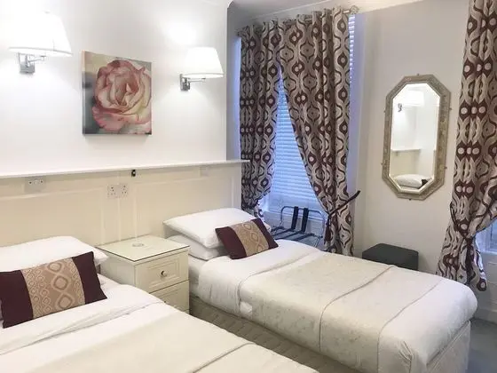 Üç Kişilik Oda, 3 Tek Kişilik Yatak
