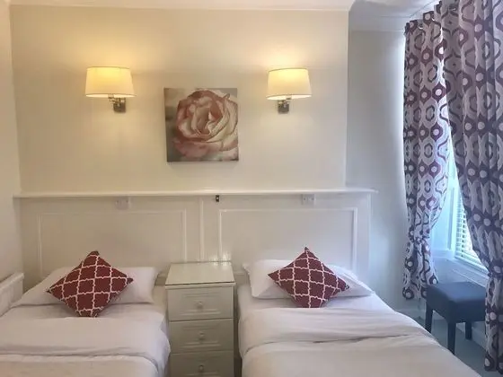 Üç Kişilik Oda, 3 Tek Kişilik Yatak