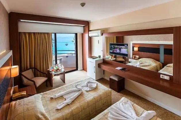 Tek Kişilik Oda, Balkon, Kısmi Deniz Manzaralı