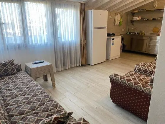 Apart 1+1 Oda, Deniz veya Bahçe Manzaralı, Balkonlu