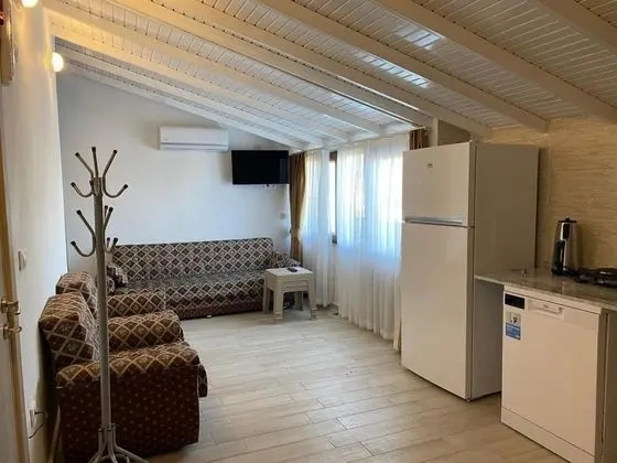 Apart 1+1 Oda, Deniz veya Bahçe Manzaralı, Balkonlu