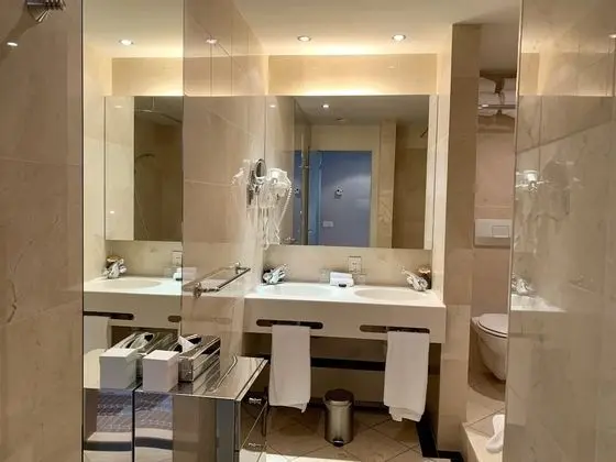 Derlon Suite