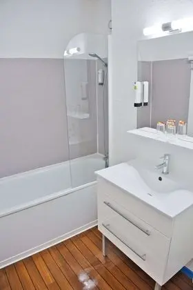 Standard Tek Büyük Yataklı Oda, 1 Çift Kişilik Yatak, Küvet, Şehir Manzaralı