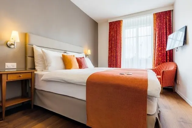 Tek Büyük Yataklı Oda, Balkon, Nehir Manzaralı (12m²)