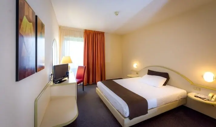 Oda, 1 Tek Kişilik XL Yatak