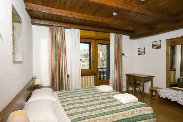 Camera Classic con letto matrimoniale o 2 letti singoli vista montagna