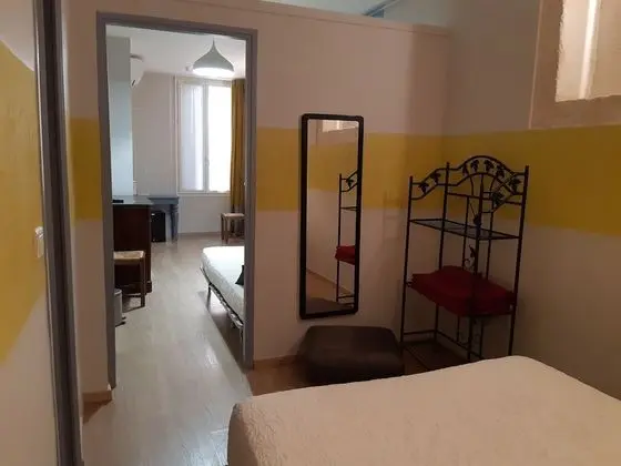 Family Oda, 2 Çift Kişilik Yatak, Sigara İçilmez, Avlu