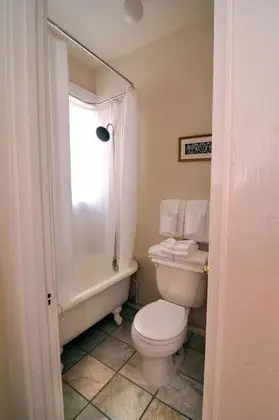 Dört Kişilik Oda, Banyolu/Duşlu (Residential Standard)