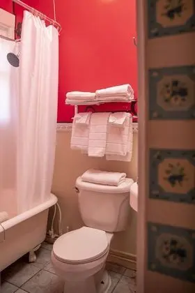 Dört Kişilik Oda, Banyolu/Duşlu (Residential Standard)