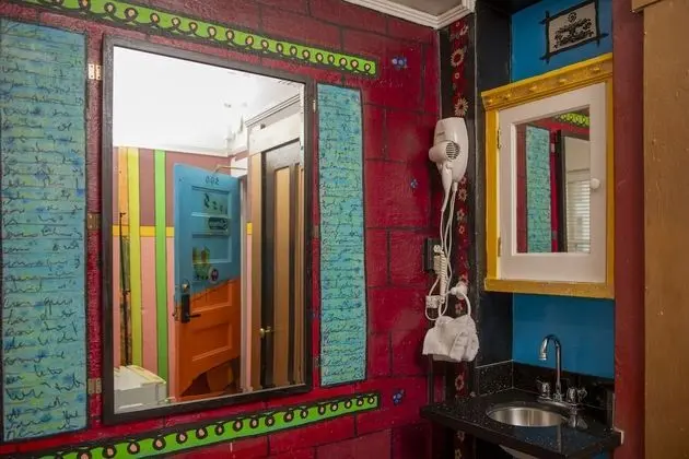 Tek Büyük Yataklı Oda, Ortak Banyo (Residential Economy)