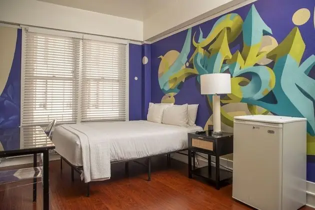 Tek Büyük Yataklı Oda, Ortak Banyo (Residential Economy)
