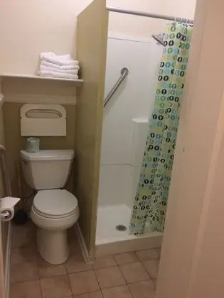 Tek Büyük Yataklı Oda, Ortak Banyo (Residential Economy)
