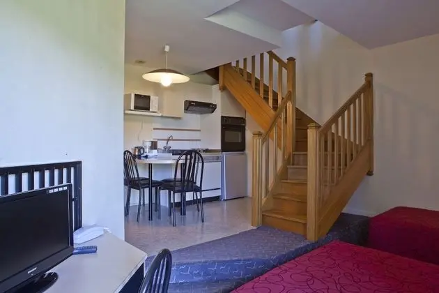 Apart Daire, Ek Bina