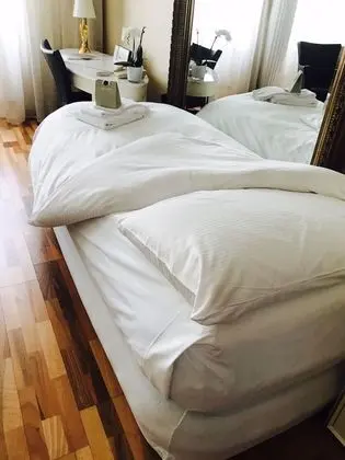 Üç Kişilik Oda, Nehir Manzaralı