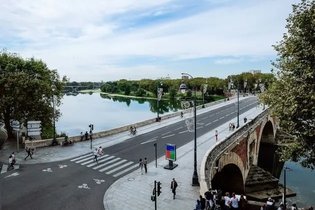 Tek Büyük Yataklı Oda, Nehir Manzaralı (Classic Room)