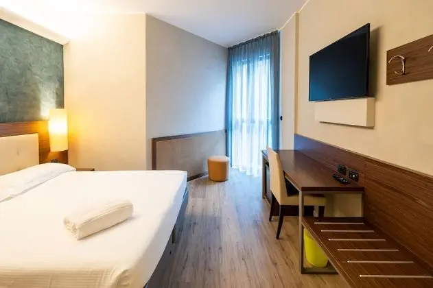 Premium Büyük Yataklı Tek Kişilik Oda