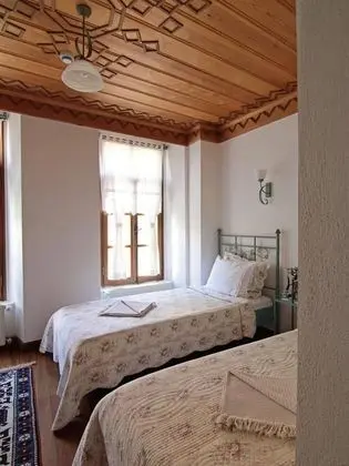 Twin, Sokak Manzaralı