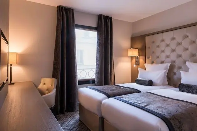 Club Tek Büyük veya İki Ayrı Yataklı Oda