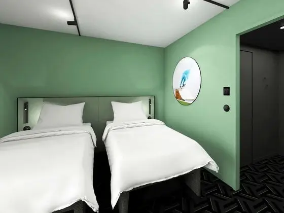 TRIBE Essential courtyard side 2 single beds