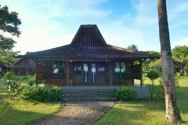 Traditional Oda, Denize Sıfır (Joglo Villa)
