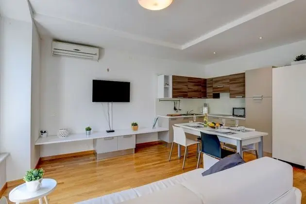 Deluxe Süit, 1 Yatak Odası, Havuz Kullanımı, Göl Kenarı