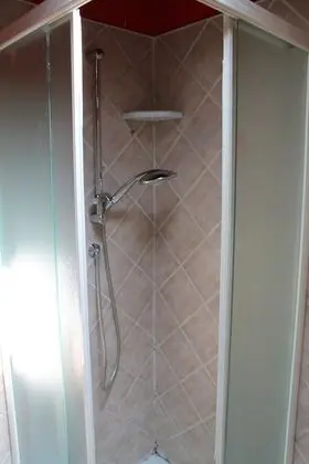 Basic Stüdyo, 1 Büyük (Queen) Boy Yatak, Küçük Mutfak, Kule