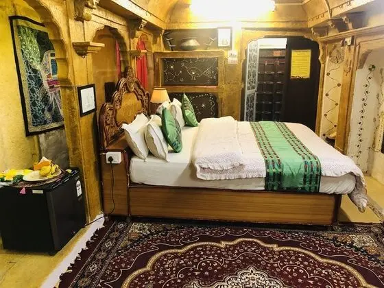 Traditional Tek Büyük Yataklı Oda