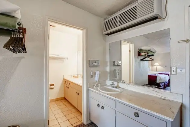 Standard Tek Büyük Yataklı Oda, 2 Büyük (Queen) Boy Yatak, Balkon, Havuz Manzaralı
