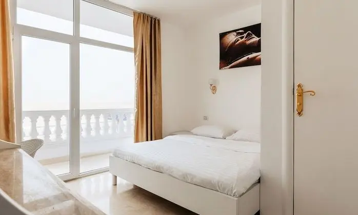 Panoramic Tek Büyük Yataklı Oda (Double room with Pyramids view)